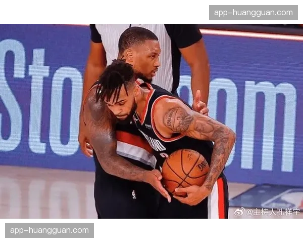 雄鹿不敌骑士一役，利拉德与比斯利防守沟通问题凸显