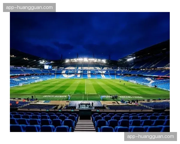 决赛地巡礼：米兰梅阿查-圣西罗球场完成最后准备，静待曼城皇马巅峰对决