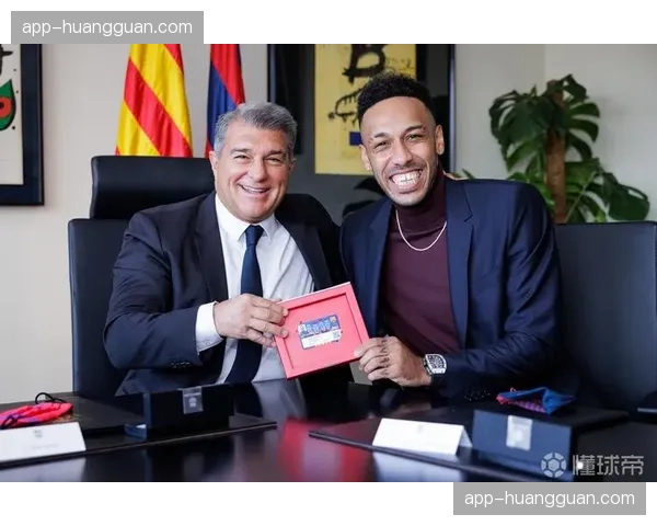 巴萨工作室再售15%股权，以缓解短期财务压力并满足注册要求