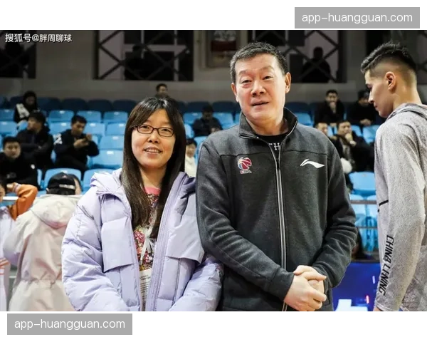 风暴揭幕战对阵卫冕冠军王牌，新科状元克拉克迎首秀考验
